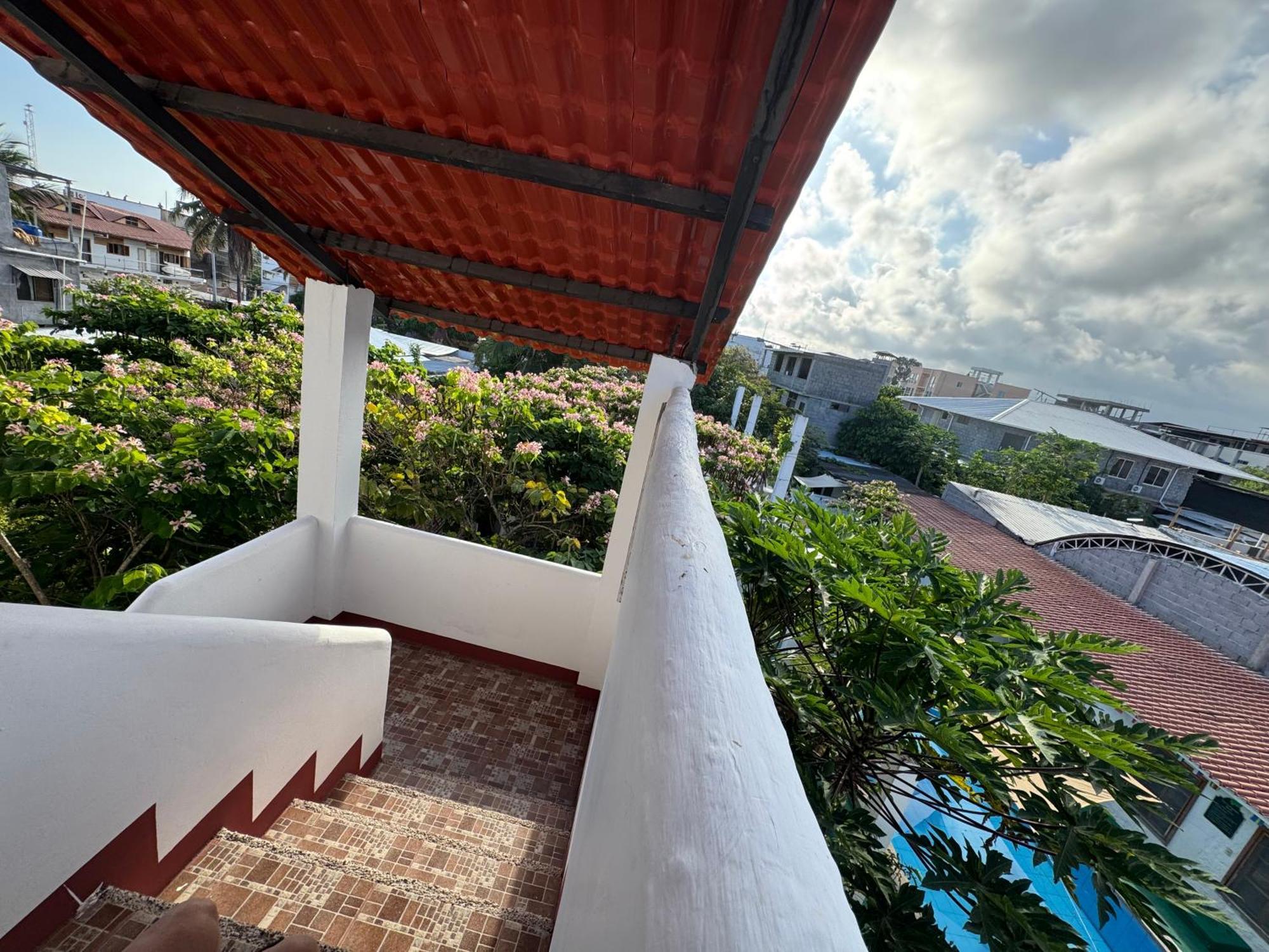 The Galapagos Pearl B&B Puerto Ayora  Extérieur photo