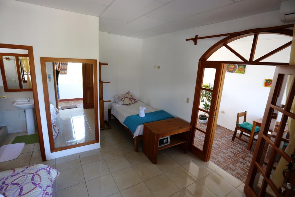 The Galapagos Pearl B&B Puerto Ayora  Extérieur photo