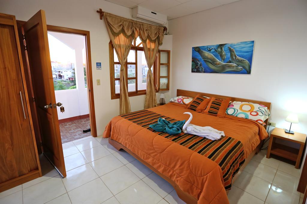 The Galapagos Pearl B&B Puerto Ayora  Extérieur photo