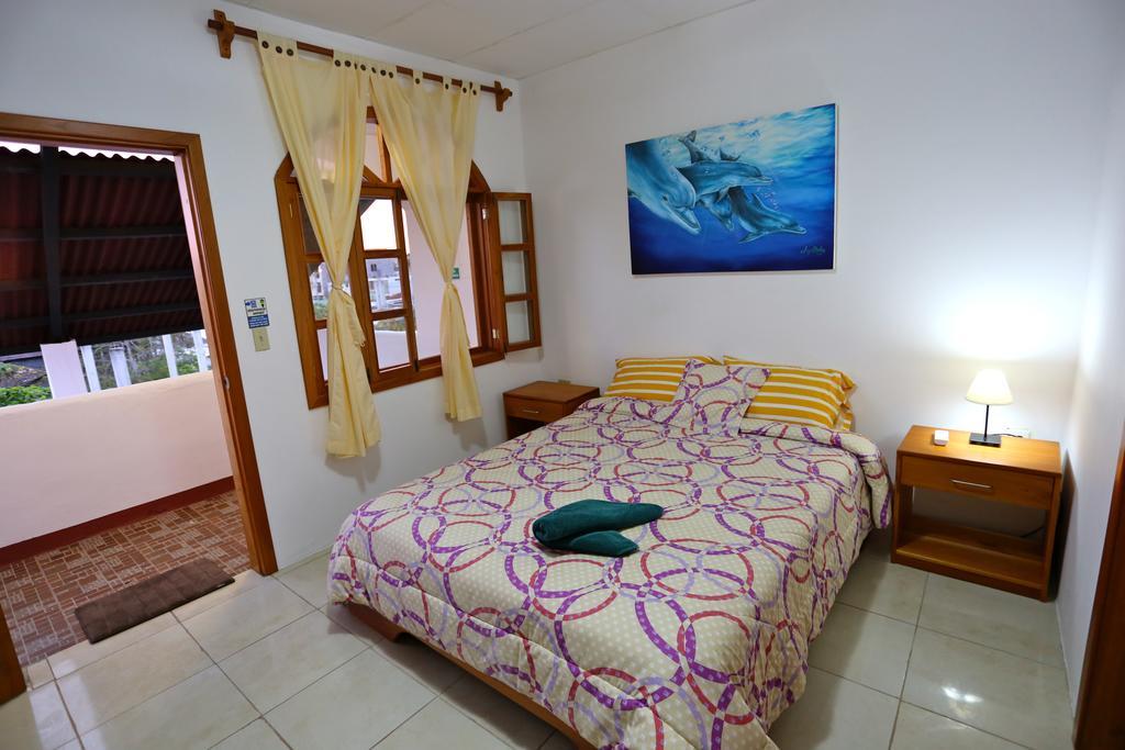 The Galapagos Pearl B&B Puerto Ayora  Extérieur photo